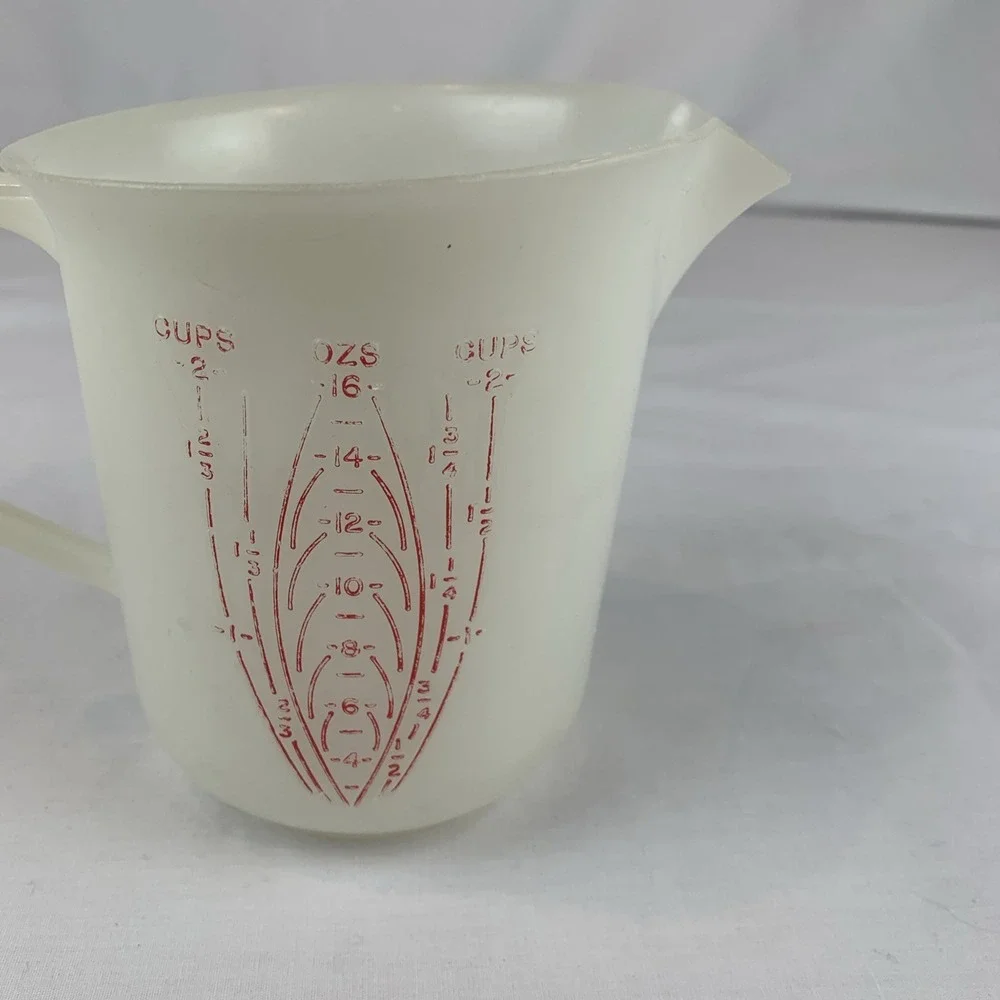 Vtg Tupperware 2 Cup Measuring Pitcher #134-2 Made In USA Red Lettering